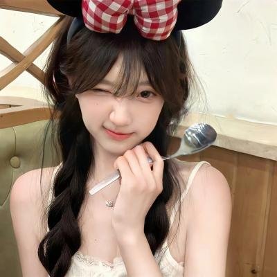 豪宅门口实拍：老牌影帝深夜密会神秘女子，经纪人连夜公关